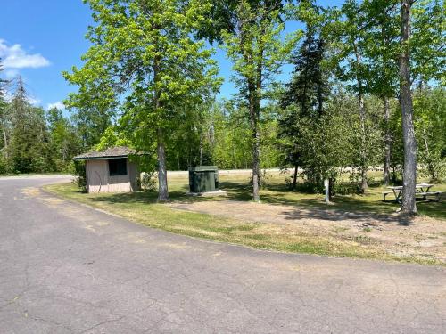 Trails INN Quadna Mountain Motel & RV Park in Hill City