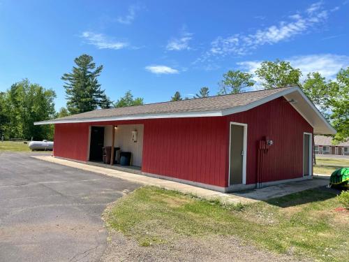 Trails INN Quadna Mountain Motel & RV Park in Hill City