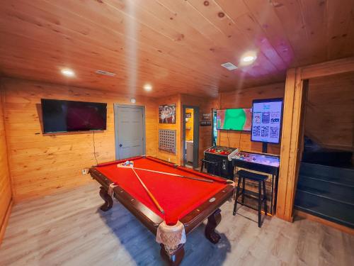 New - Views - Arcade - Pool Table - Spa - Book Now, Family Owned and Operated! - Black Bears Treehouse