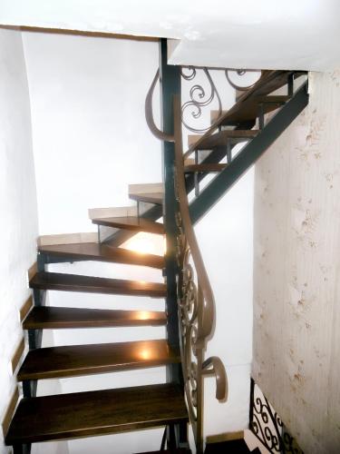 Entree, Maison pittoresque a Mostuejouls avec vue sur la montagne in Peyreleau