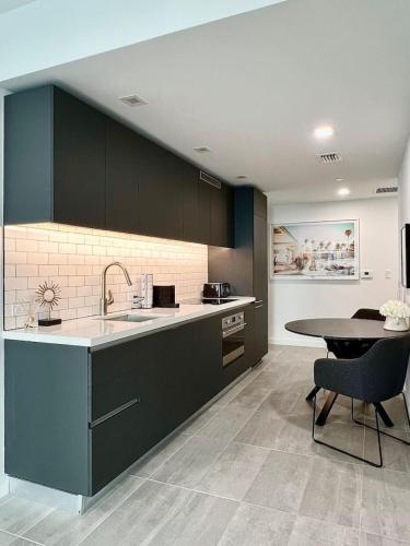 Upscale Ocean View Studio Pool and Gym in Miami, USA