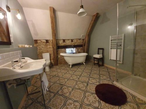 浴室, The Stables Gite at Chateau Mas de Pradié (The Stables Gite at Chateau Mas de Pradie) in 富瓦薩克