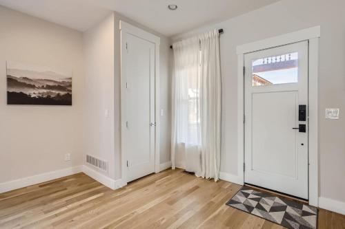 Luxury Highland Home I Sleeps 10 I 5-star Area in Denver, USA