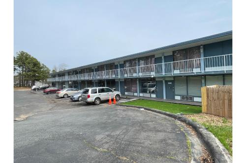 Lamplighter Inn by OYO Charlotte Airport Area in Charlotte, USA