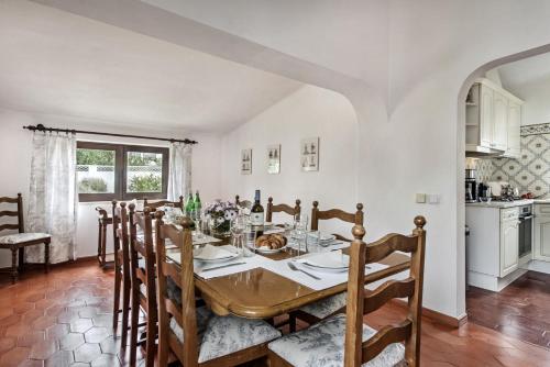 4 Bed Villa Pool & Tennis Court in Carvoeiro - image 5