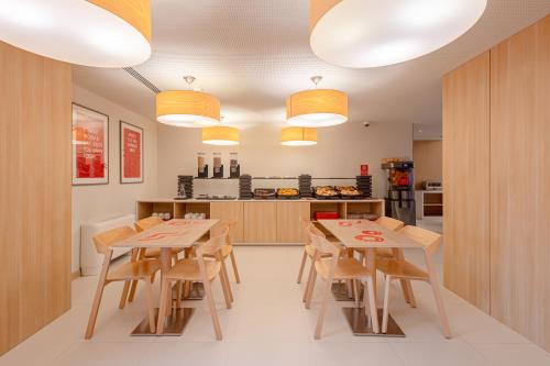 Moov Hotel Porto Norte - image 6