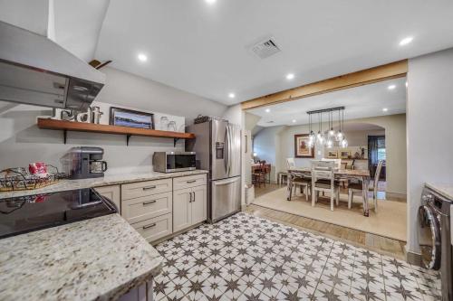 Luxury Loft in Historic Carriage House in เคนเน็ตต์ สแควร์ (พีเอ)