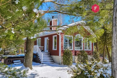 A szálláshely kívülről, Aux Berges du Pont Suspendu / Grand Lac Brompton in Saint-Denis-de-Brompton