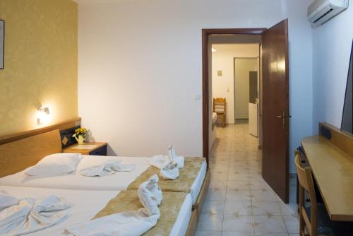 Fili Hotel Apartments Located in Tigaki, Fili Hotel Apartments is a perfect starting point from which to explore Kos Island. The hotel offers a high standard of service and amenities to suit the individual needs of all tra