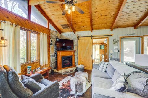 Rustic Newland Cabin with Deck By Lake and Trails! in Newland, USA