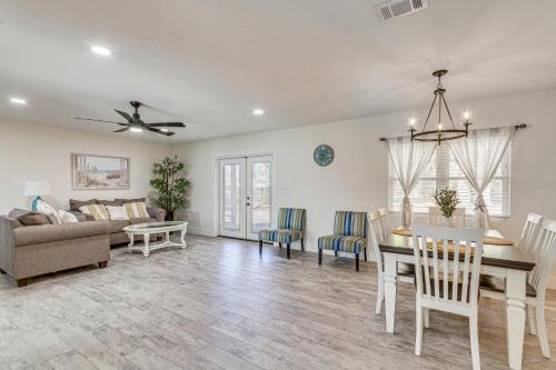 . Modern Pensacola Home ~ 6 Mi to Beach!