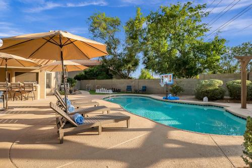 Desert Horizons Near Shopping, Bocce Ball, Pool & Hot Tub, Outdoor Living & Dining, Concierge!