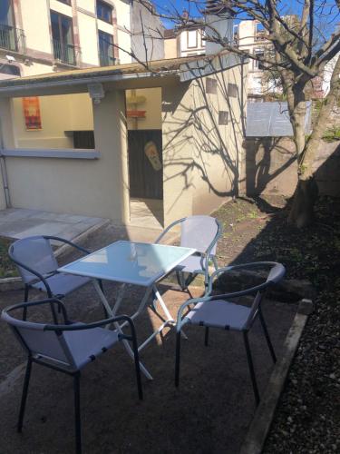 Kert, Meublés et jardin - Plancha (Meubles et jardin - Plancha) in Luxeuil-les-Bains
