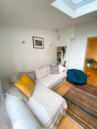 Homely 2BD Flat wPrivate Patio Near Maida Vale!