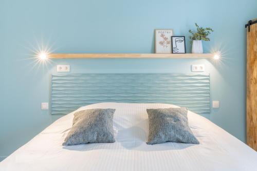 2 twin beds