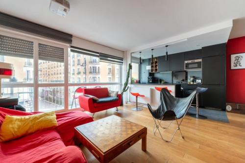 Modern 2BD Apartment w BalconyMénilmontant - image 5