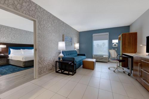 One-Bedroom King Suite - Hearing Accessible