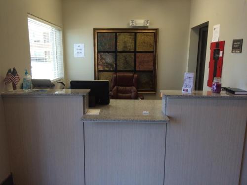 Express Inn - image 8