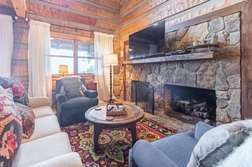 Spectacular View! Orchard Vista Mountain Cabin 3 bdrms in Highlands, USA
