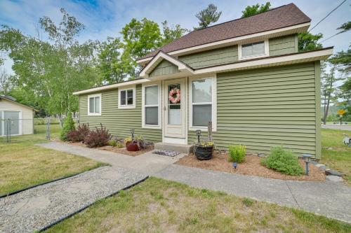 Bright Home with Outdoor Space, Steps to River