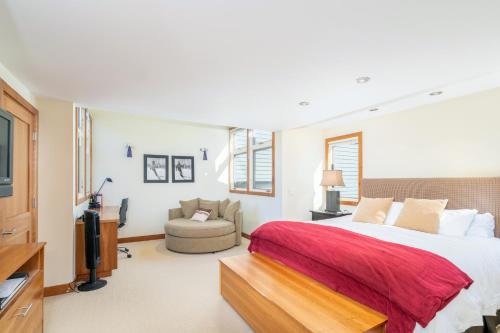 Spacious 3 bedroom Condo Easy walk to Grocery Store and Chairlift 7 in 特柳賴德