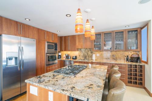 Spacious 3 bedroom Condo Easy walk to Grocery Store and Chairlift 7 in 特柳賴德