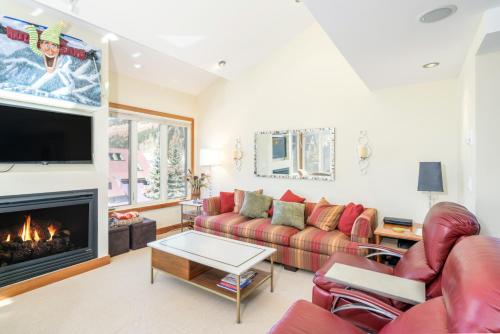 Spacious 3 bedroom Condo Easy walk to Grocery Store and Chairlift 7 in 特柳賴德