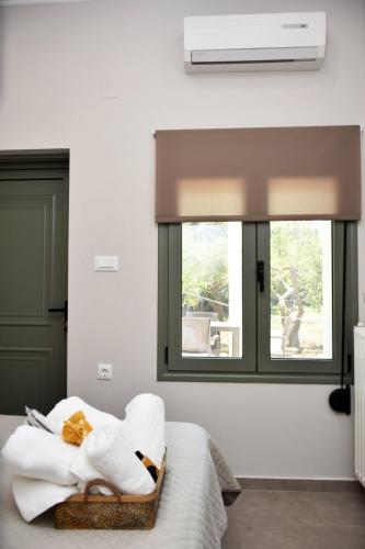 Manolis cozy home - Tap to explore photos