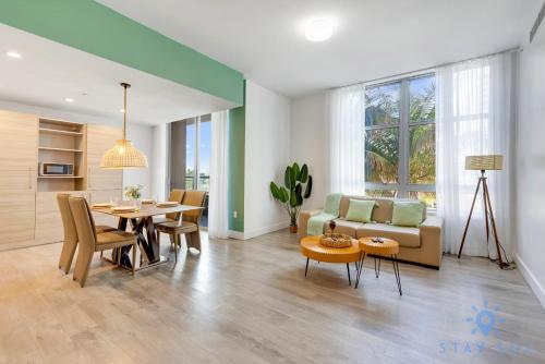 LUXURY Oasis Beachfront-ROOFTOP infinity POOL - image 2