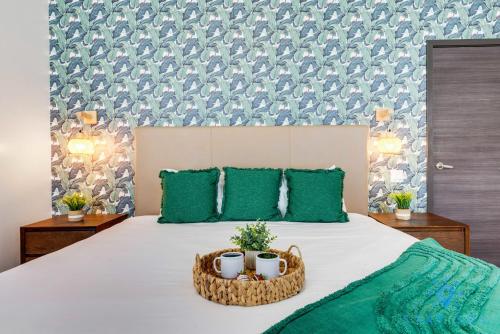 LUXURY Oasis Beachfront-ROOFTOP infinity POOL - image 11