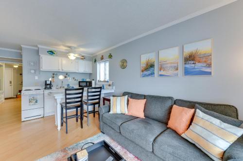Breezy Tybee Island Condo - 100 Yards from Beach! Breezy Tybee Island Condo - 100 Yards from Beach!