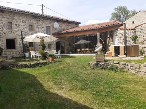 Gite du Haut forez, Spa & Sauna, La chapelle en L. - Location saisonnière - La Chapelle-en-Lafaye