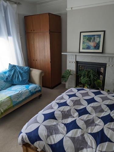 Comfort and Convenience double with ensuite London W7 - Accommodation - London