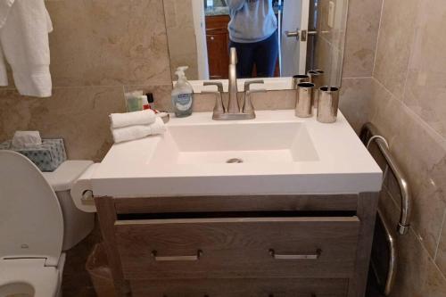 Oceanfront Miami Beach StudioCondo Newly Renovated in Sunny Isles Beach, USA