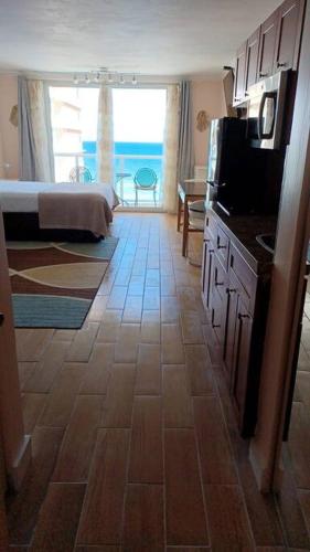Oceanfront Miami Beach StudioCondo Newly Renovated in Sunny Isles Beach, USA