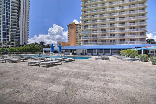 Oceanfront Miami Beach StudioCondo Newly Renovated in Sunny Isles Beach, USA
