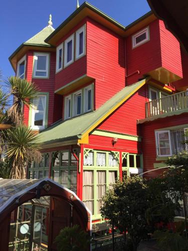 Eco Hostal Offenbacher-Hof — hostel in Balmaceda 102, Cerro Castillo, Vina Del Mar CL, 2520000