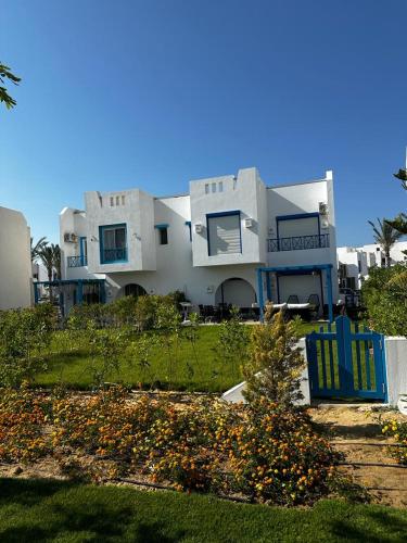 Twin house 4 master Bedrooms premium mountain view Ras Elhikma in Zawiyat Ailat Nuh
