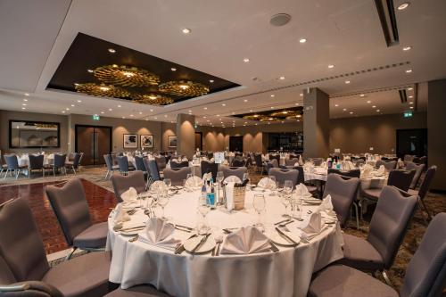DoubleTree by Hilton Woking - image 3