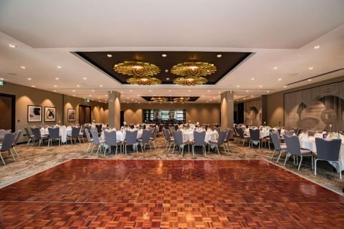 DoubleTree by Hilton Woking - image 12