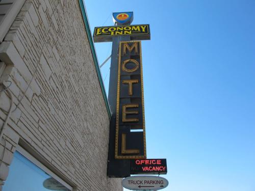 Economy Inn Ontario 2