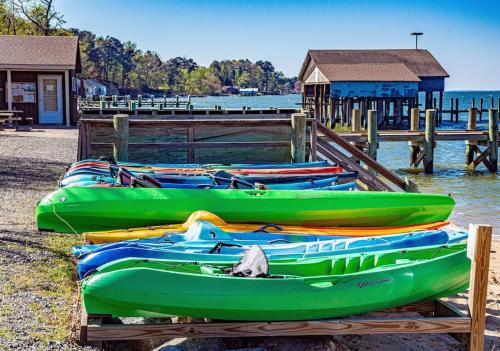 Colonial Beach Bay house with views & canoe Colonial Beach Bay house with views & canoe