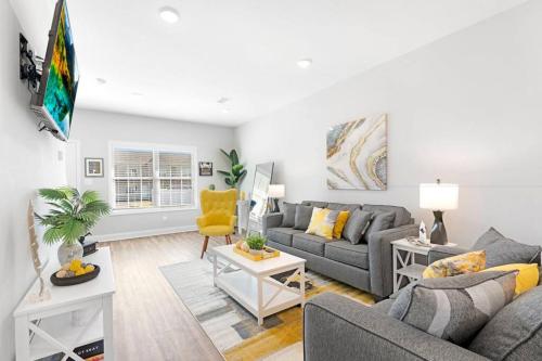 Make Lemonade in luxury w king bed and free parking plus 40 minutes to Nashville thumb 2