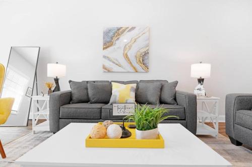 Make Lemonade in luxury w king bed and free parking plus 40 minutes to Nashville thumb 4