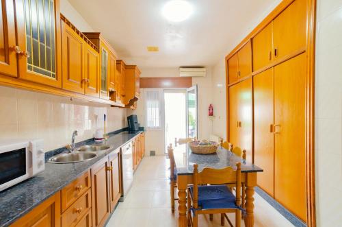 Konyha, Villa Taala con terraza in Los Nietos