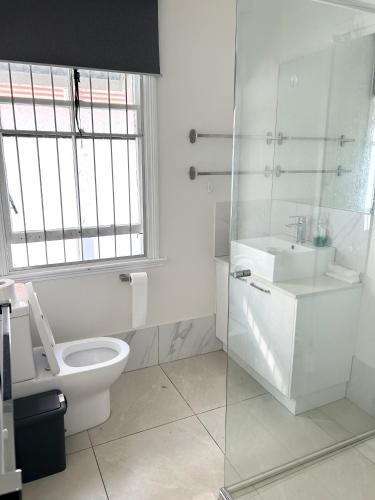 26 Gladstone Rd Highgate Hill - Tap to explore photos