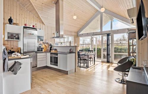 Kitchen, 3 Bedroom Gorgeous Home In Storvorde in Egense