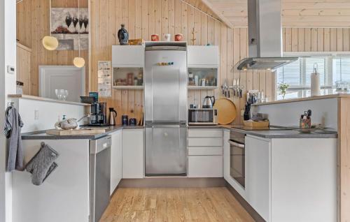 Kitchen, 3 Bedroom Gorgeous Home In Storvorde in Egense