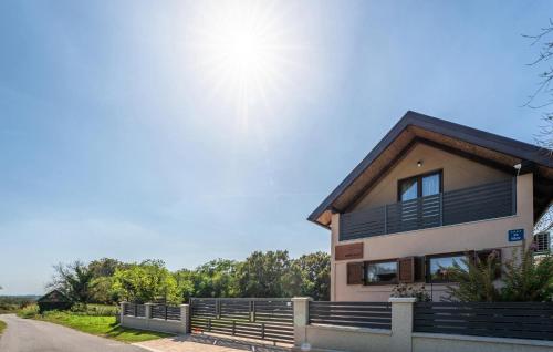 Exterior view, Stunning Home In Kobasicari in Leticani