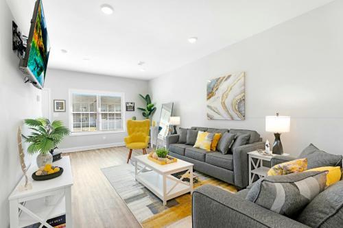Make Lemonade in luxury w king bed and free parking plus 40 minutes to Nashville detail